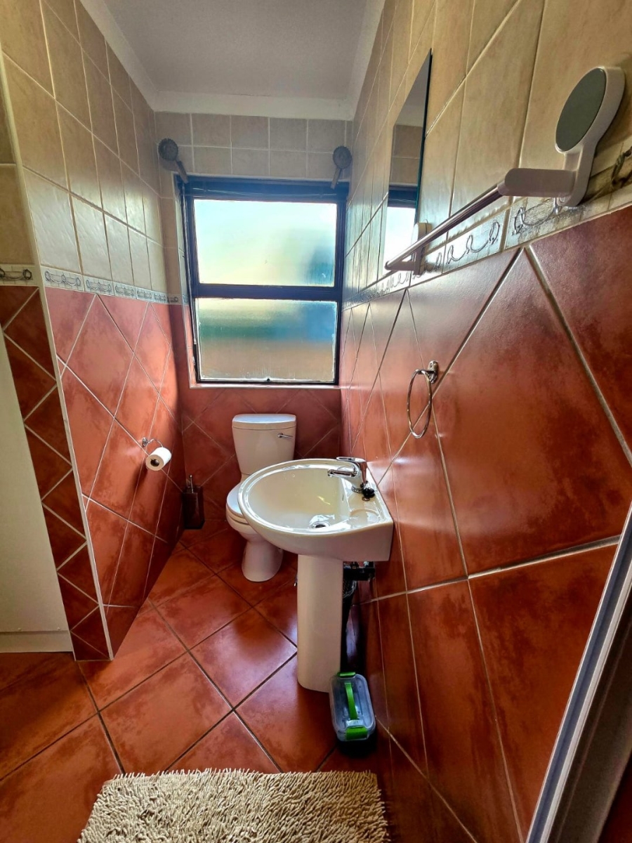 4 Bedroom Property for Sale in Paradise Beach Eastern Cape